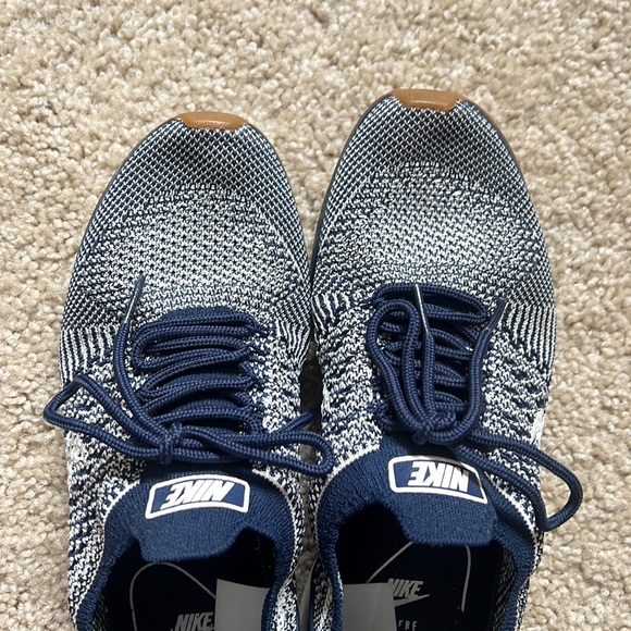 Nike Air sneakers women’s 7 - Picture 3 of 5